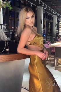 Lottie escort - 34D bust, Blonde hair, Brown eyes