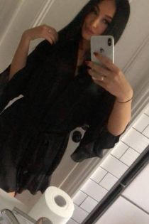 Melik escort -  bust, Brunette hair, Brown eyes