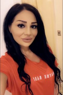 Aly escort - 34C bust, Brunette hair, Brown eyes
