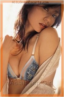 Wendy escort - 32C bust, Brunette hair, Brown eyes
