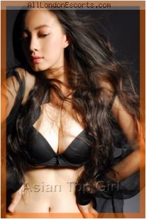 brunette escort Ella