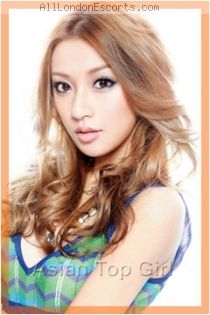 Emily escort - 34D bust, Brunette hair, Brown eyes