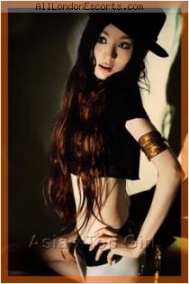 Cici escort - 34B bust, Brunette hair, Brown eyes