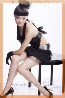 brunette escort Umia