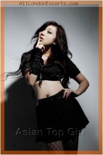 Nomi escort - 34C bust, Brunette hair, Brown eyes