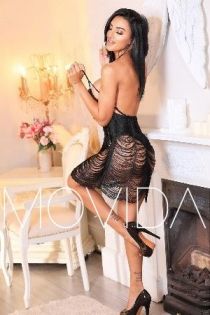 brunette escort Emely