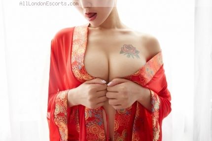 Chinese escort Millie