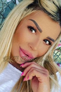 Chantal 21 years old girl