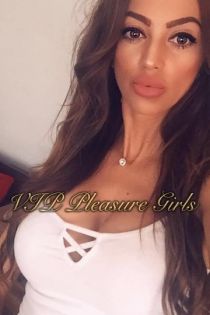 Cute escort - 32B bust, Blonde hair, Brown eyes