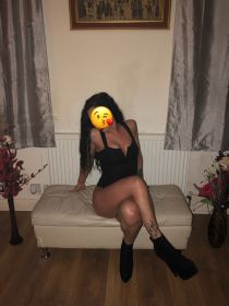 brunette escort Vanessa