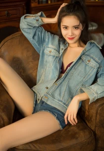 busty escort Ida
