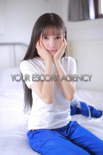 Daphne escort - 34C bust, black hair, black eyes