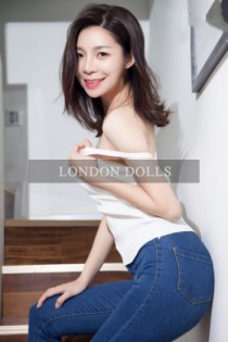 Elaine escort - 34C bust, blonde hair, black eyes