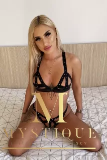 Mia escort - 30B bust, blonde hair, brown eyes