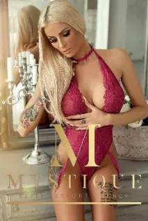 Diana escort - 32C bust, blonde hair, brown eyes