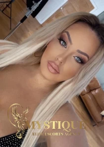 busty escort Alenka