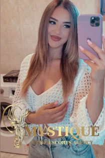 Trixy 24 years old girl
