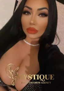 brunette escort Raysa