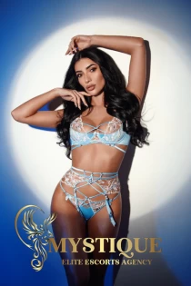 brunette escort Kally
