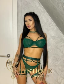 brunette escort Renata