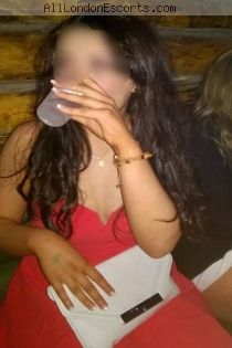 Daisy escort - 34C bust, Brunette hair, Hazel eyes