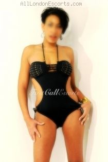 British escort LEAH