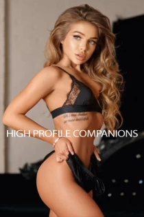 blonde escort Carolina