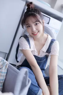 Mochi escort - 32B bust, brown hair, black eyes