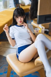 Bond Street escort Aki