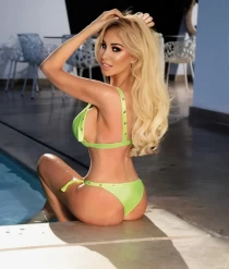 Elle 40+ years old girl