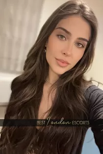 Cloud escort - 32C bust, Brunette hair, Green eyes