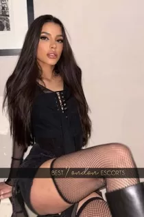 brunette escort Arriva