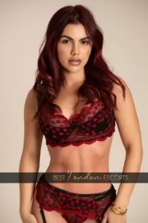 petite escort Efrema