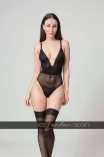 brunette escort Adri