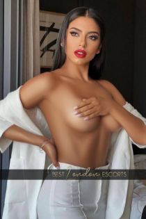 petite escort Ampera