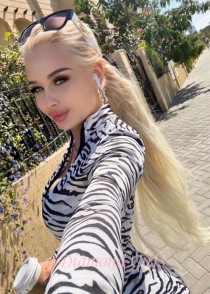 Compare to Elina escort