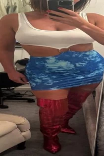 brunette escort Cleo Sparkles