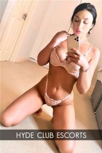 Victoria escort Sya