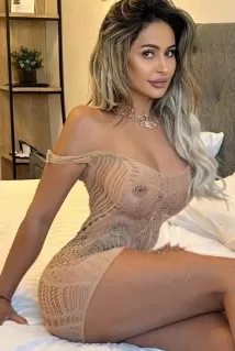 Valeria escort - 34DD bust, blonde hair, brown eyes