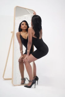 brunette escort Lauren