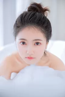 Anwen escort - 32B bust, black hair, black eyes