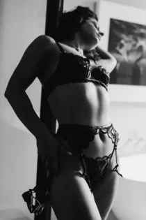 striptease escort Mimi Escortss