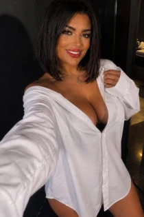 striptease escort Lara Escortss