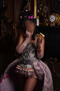 english escort Goddess Mia Honey