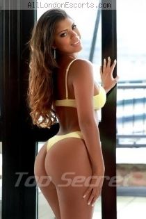 brunette escort Luisa