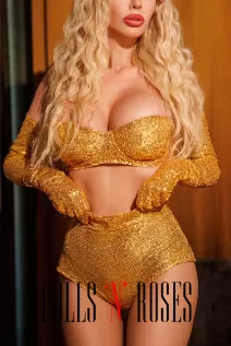 Noemi escort - 34DD bust, Blonde hair, Green eyes