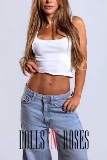 Rana escort - 32C bust, brunette hair, green eyes