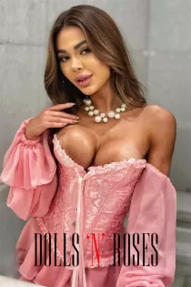 Compare to Clarita escort