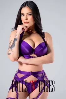 brunette escort Barbara