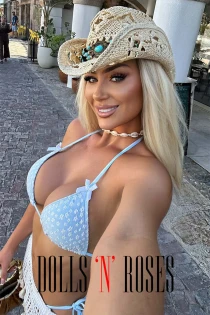 Italia 25 years old girl